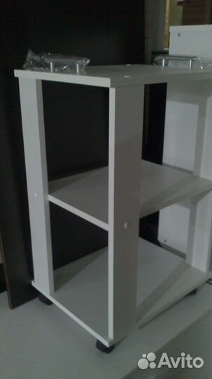 Этажерка на колесиках