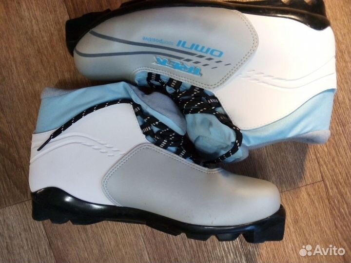 Ботинки лыжные NNN женские Trek