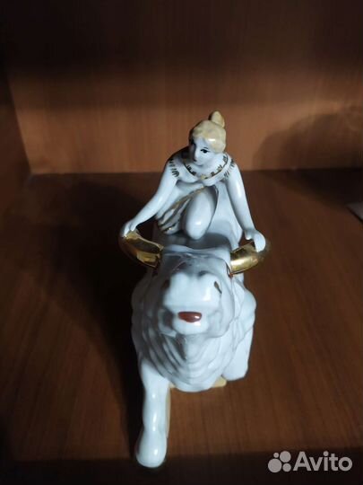 Фарфоровые 