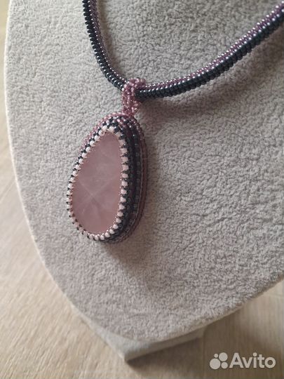 Кулон с розовым кварцем
