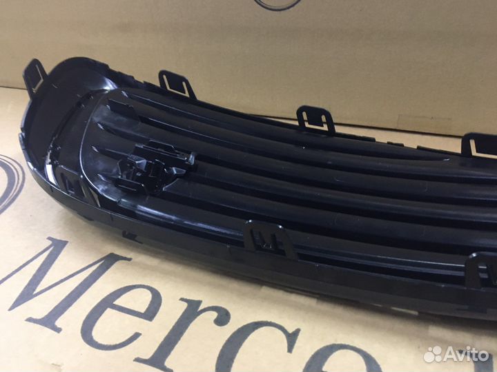 Накладка переднего бампера правая Mercedes W223
