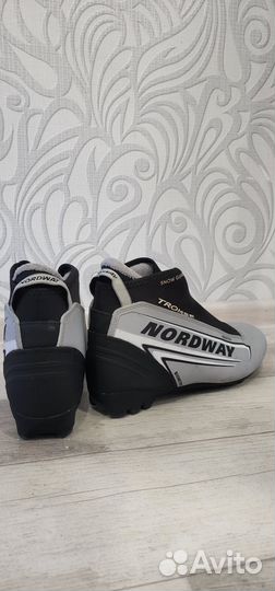 Продам лыжи+ботинки