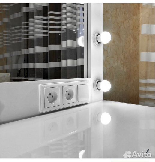 Туалетный столик для макияжа с гримёрным зеркалом