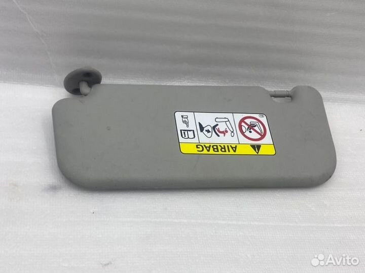 Козырек солнцезащитный передний правый Toyota