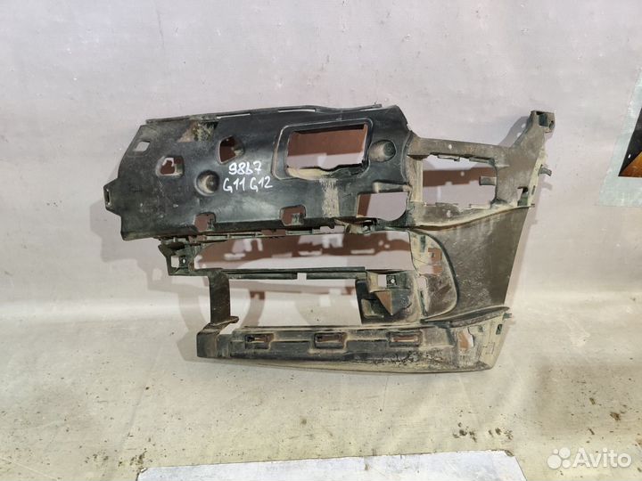 Бмв 7 G11 2014- Крепление левой туманки 9867