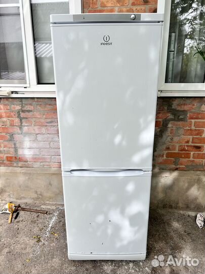 Холодильник Indesit SB167.027
