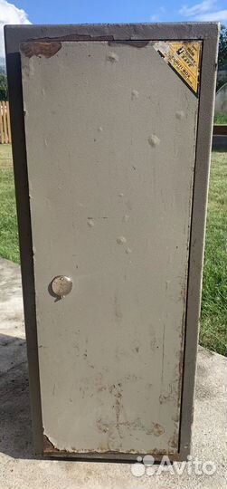 Сейф металлический