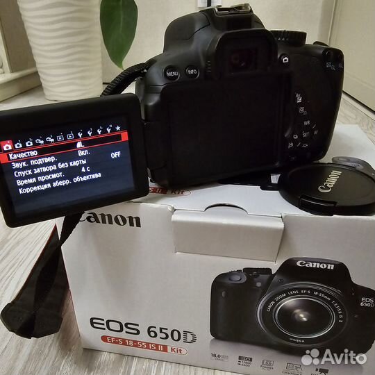 Продам зеркальный фотоаппарат Canon 650D