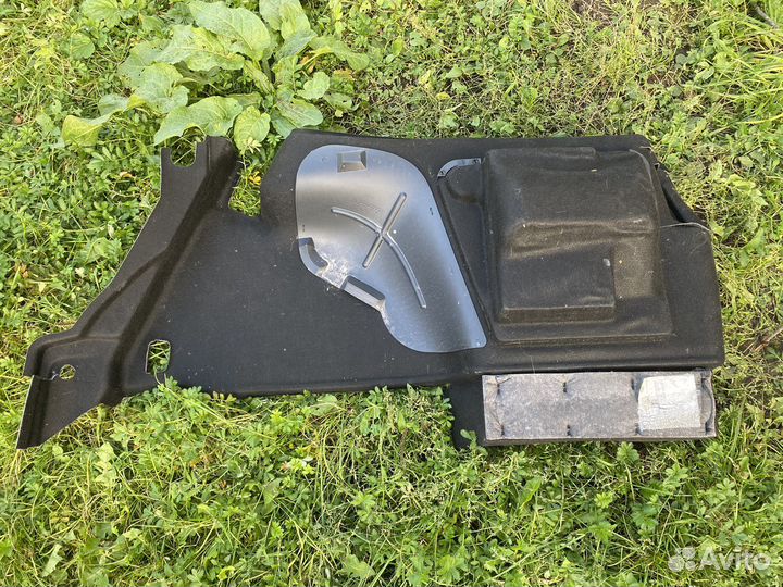 Обшивка багажника левая VW Passat B5 седан