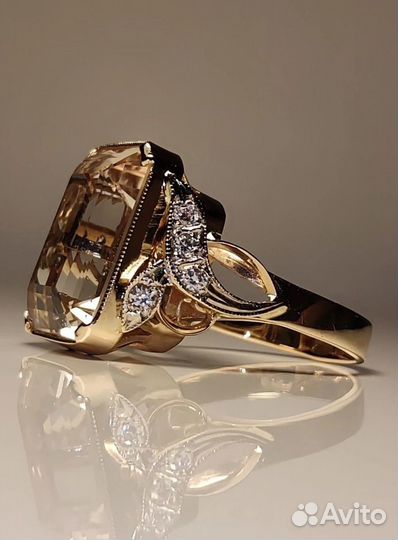 Золотое кольцо с натуральным топазом