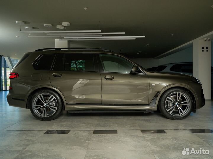 BMW X7 3.0 AT, 2023