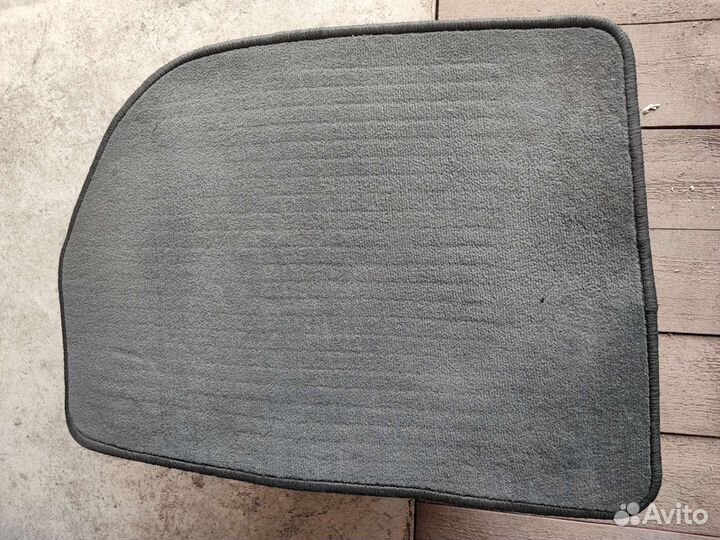 Коврики на toyota avensis