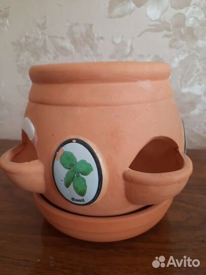 Глиняный горшок для цветов