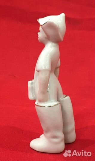 Статуэтка фарфоровая. Мальчиш Кибольчиш. СССР