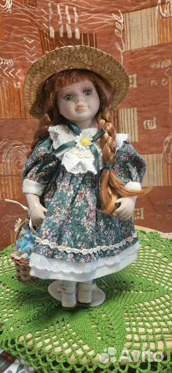 Кукла фарфоровая коллекционная