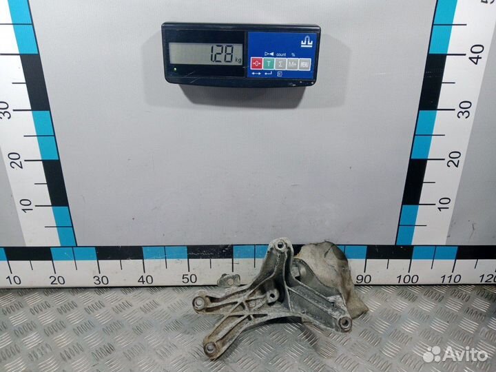 Б/У Кронштейн двигателя левый#004