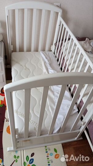 Детская кроватка с матрасом