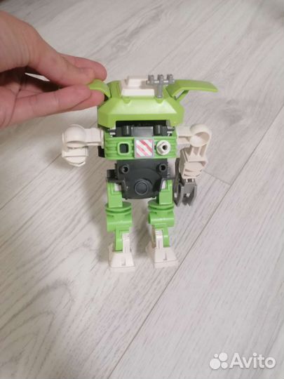 Робот с пиратом внутри