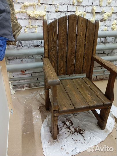 Кресло деревянное