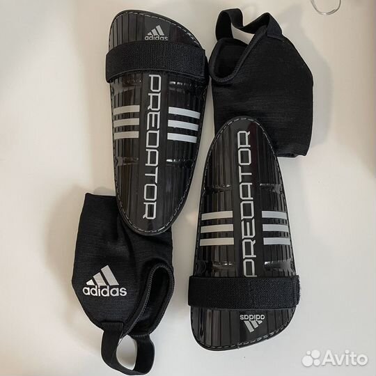 Щитки футбольные Adidas Predator, размер S