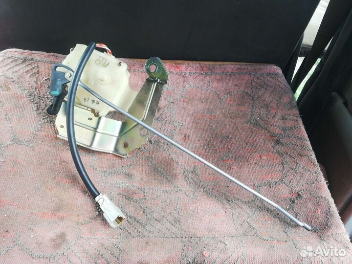 Активатор замка багажника Хонда CR-V 1