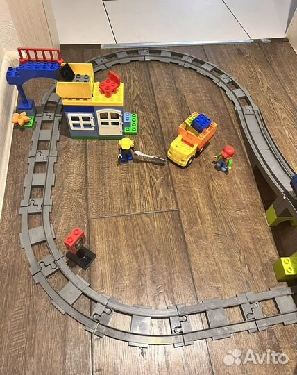 Большой железнодородный поезд лего дупло