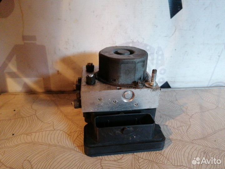 Блок abs Renault Sandero 1.5 K9K 626 2013