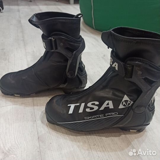 Лыжные ботинки