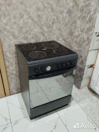 Продаю электро плиту