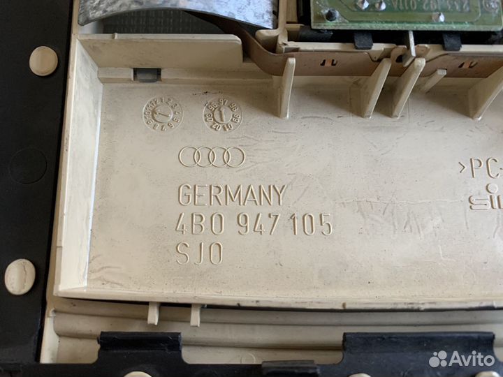 Плафон салонный Audi A6C5 бежевый / серый