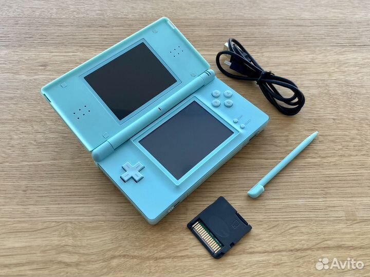 Nintendo DS Lite + R4 2Гб