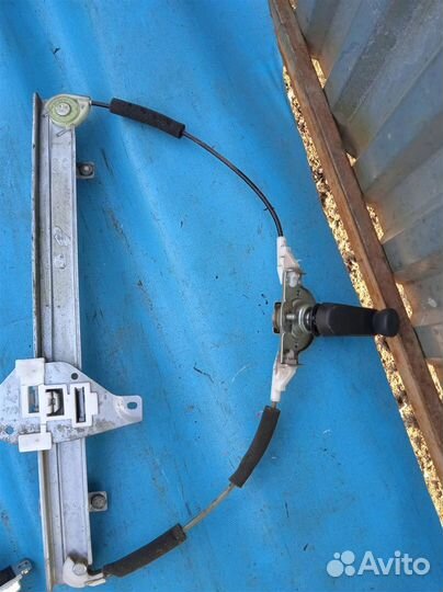 Стеклоподъемник механ. задний правый Chevrolet Av