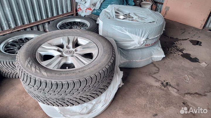 Резина зимняя с дисками Lexus 570