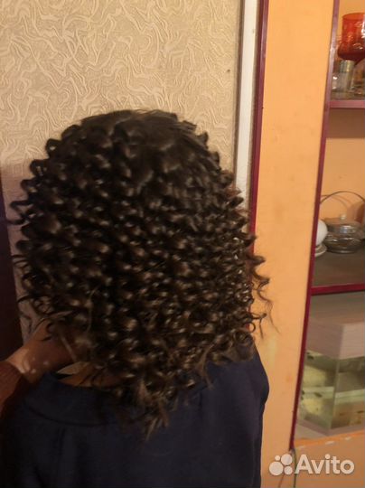 Модель на афрокудри