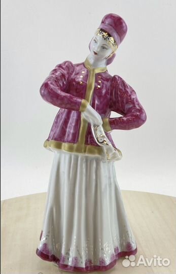 Фарфоровая статуэтка плясунья лебедушки Дулево