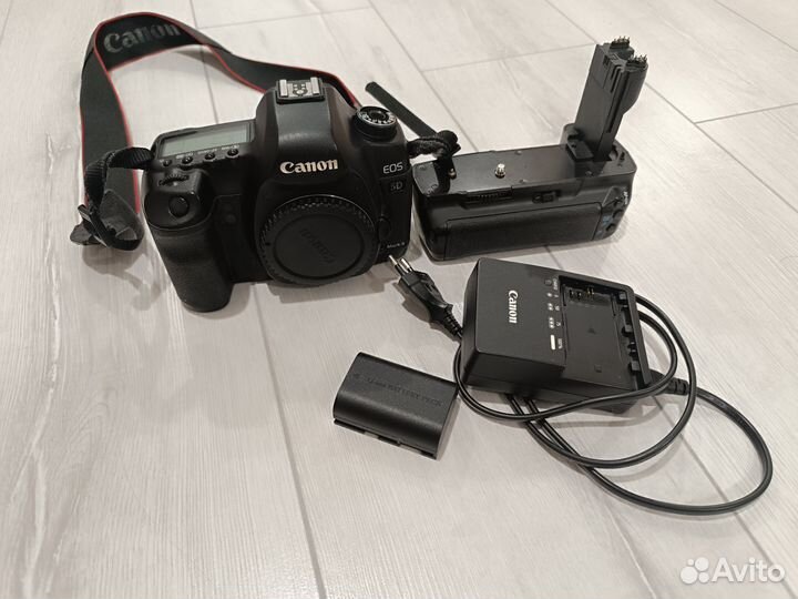 Зеркальный фотоаппарат canon 5D mark ii