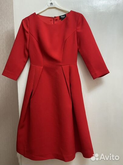 Платье красное