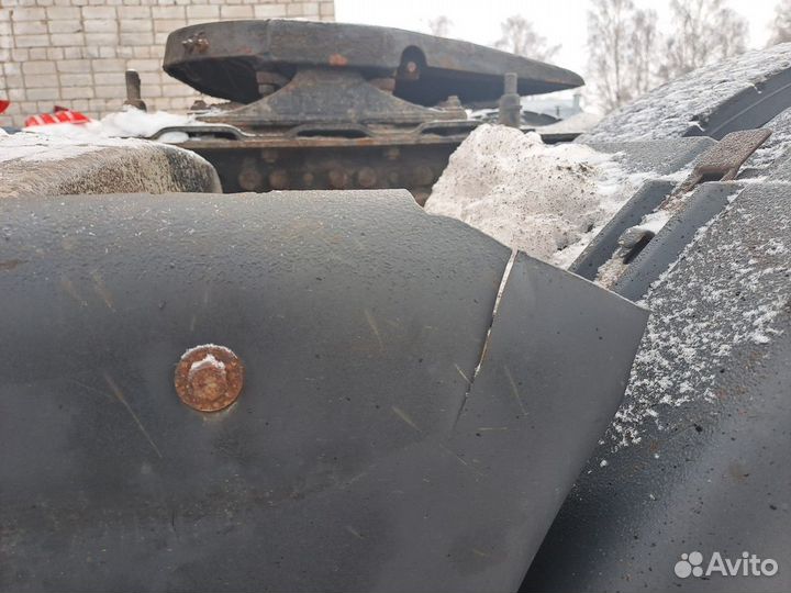 Спойлер на бак правая часть