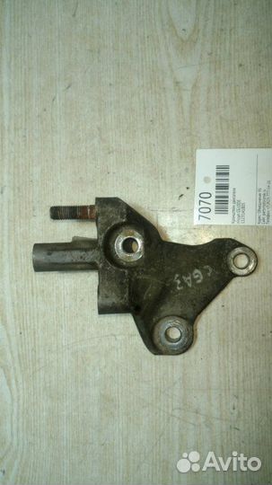 Кронштейн двигателя Nissan CG10DE