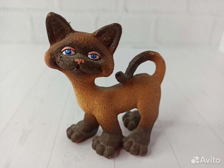 Фигурка сиамского котика