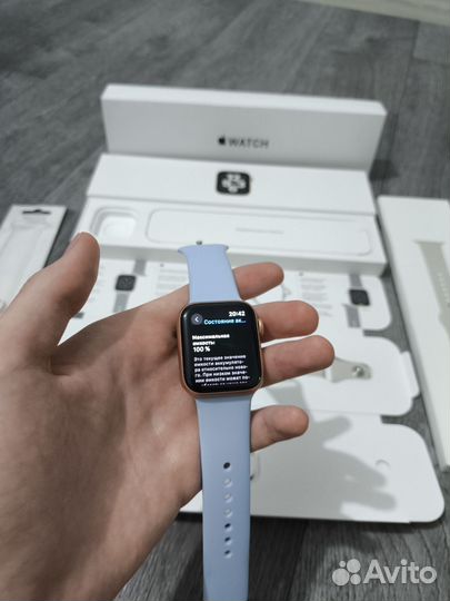 Apple watch se(gen2) 40 mm батарея - 100%