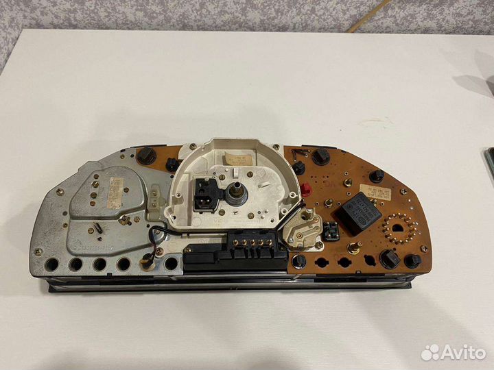 Приборная панель Mercedes w124