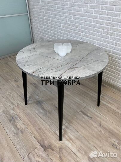 Кухонный стол. Бесплатная доставка