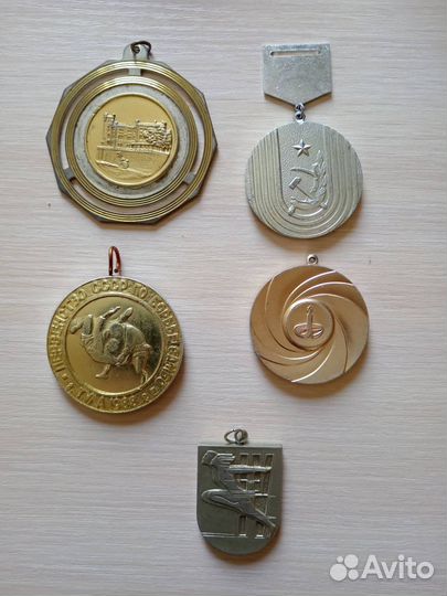 Медали разные