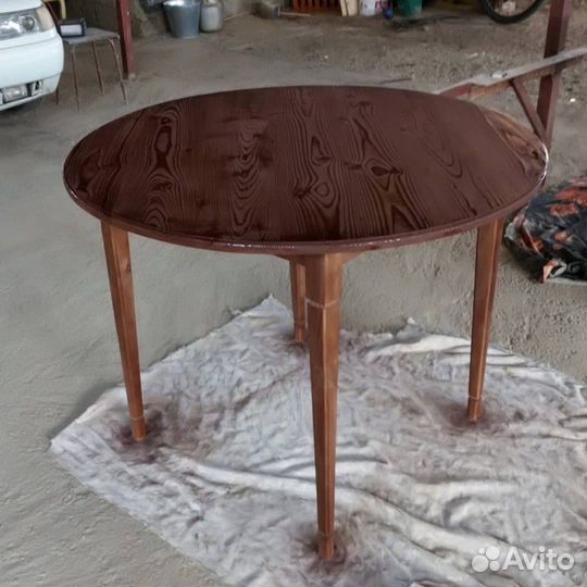 Стол обеденный