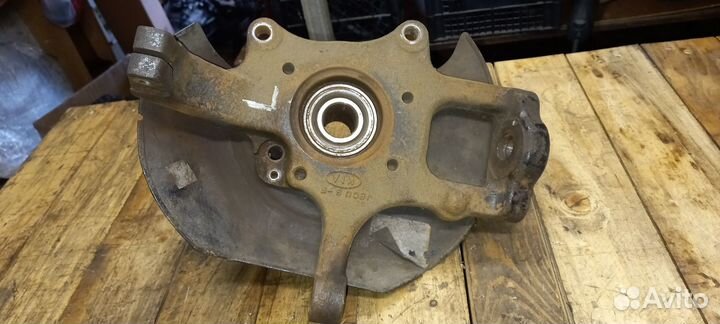 Кулак передний левый Kia Sorento BL