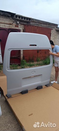 Крышка багажника Toyota Hiace H200
