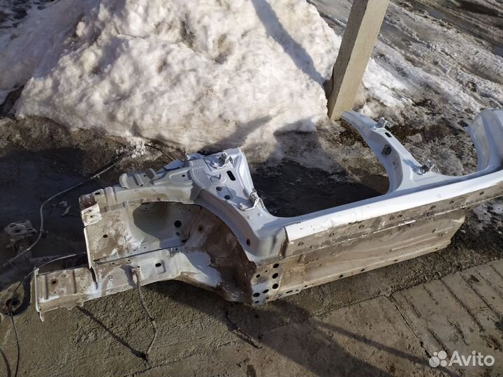 Четверть левая порог Форд Фиеста 6 15 год