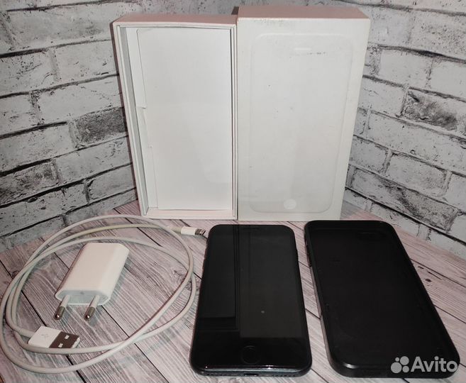 iPhone 8, 64 ГБ