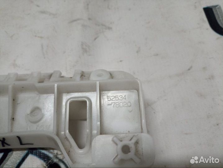 Кронштейн бампера лев. перед. Lexus NX300h